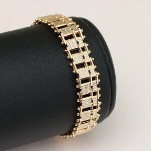 "Elegant Rose Gold Bracelet with Geometric Pattern, XPBL0864